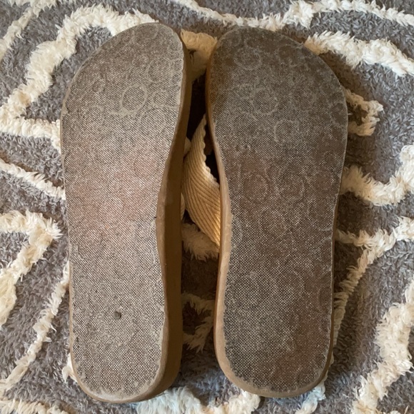 OP Cream flip flops - Picture 3 of 4